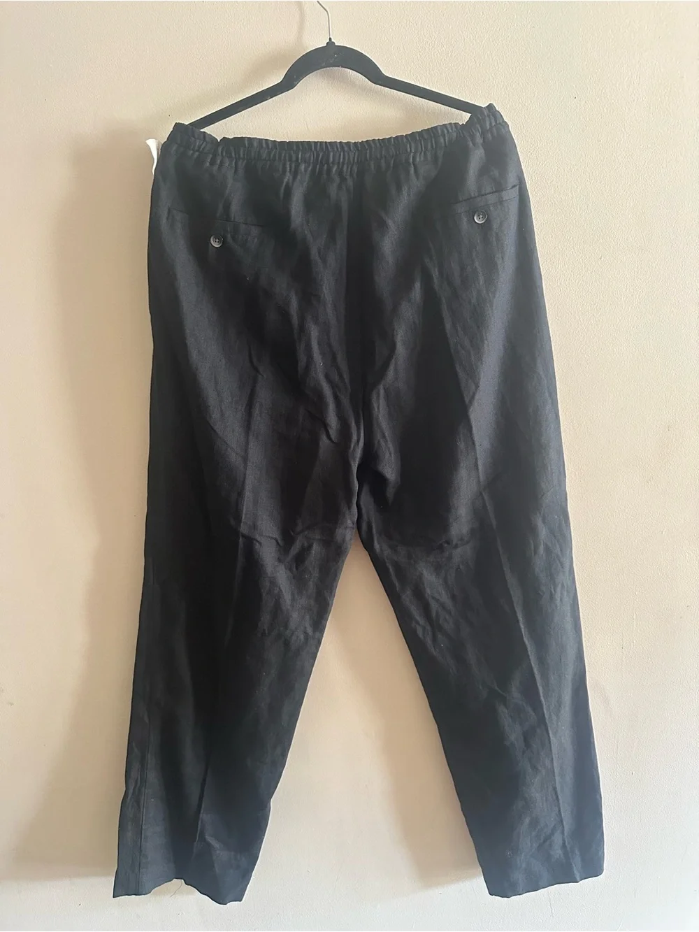 AXIS comfortable black